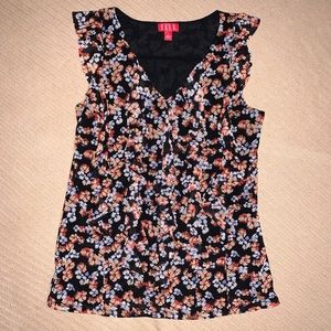 Pretty 🌸 V-neck tank